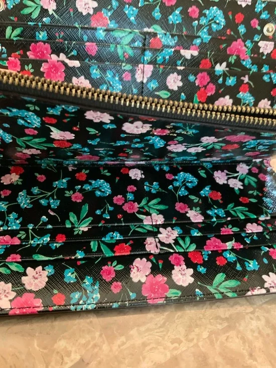 kate spade White Floral Zip Wallet with Multicolor Blooms GUC - Picture 13 of 15